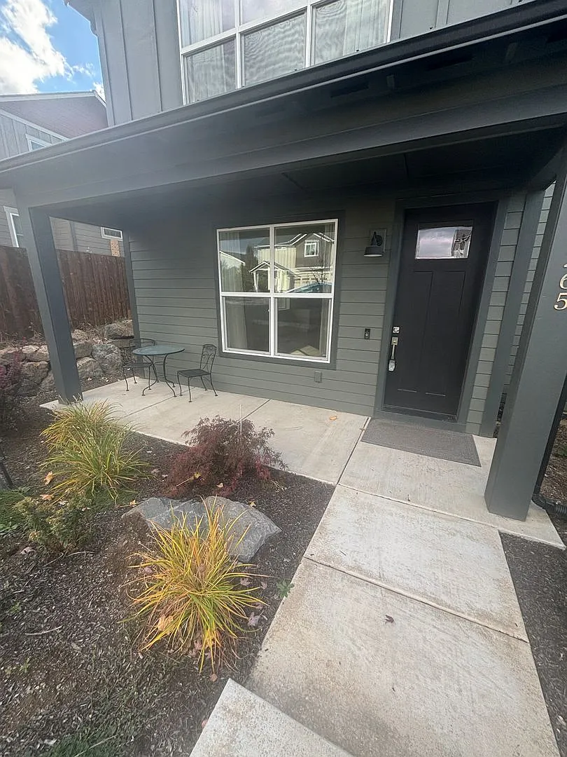 Spacious 4 Bedroom Home — Photo 3