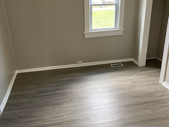 2nd image of 215 Mary St APT B