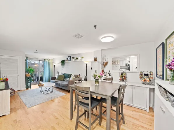 230 Willard St Unit 207, Quincy, MA 02169