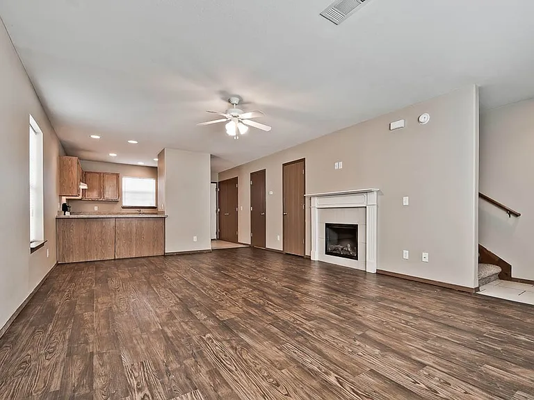 2215 Hidden Lake St — Photo 4