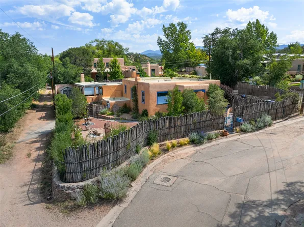 321 Callecita Pl, Santa Fe, NM 87501