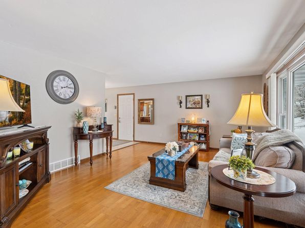 1215 Royal Oaks Rd, Saint Cloud, MN 56304