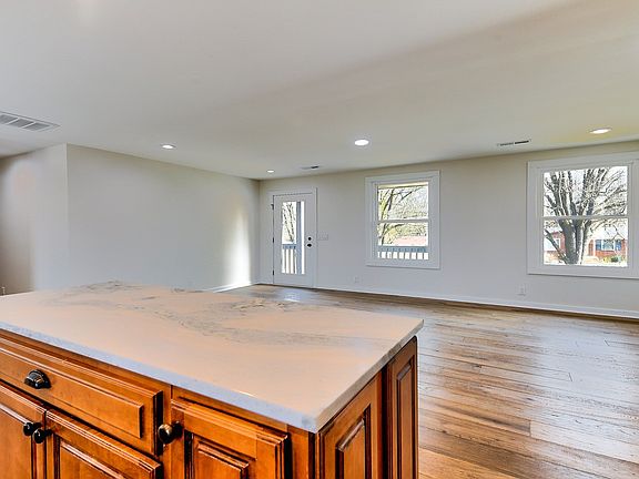 5th image of 8125 Gordon Ln