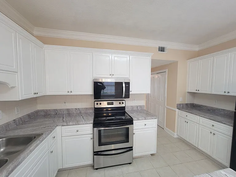 1063 Waltons Pass — Photo 13