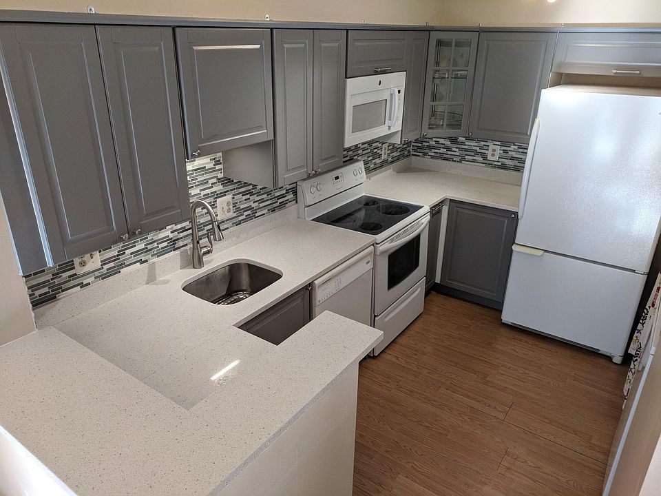 Brand new kitchen with quartz countertops