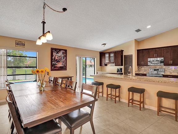 5th image of 5620 SW 88th Avenue