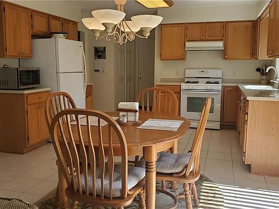 4th image of 9 Barkwood Ln