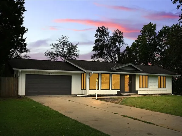 2501 NW Osage Cir, Kansas City, MO 64150