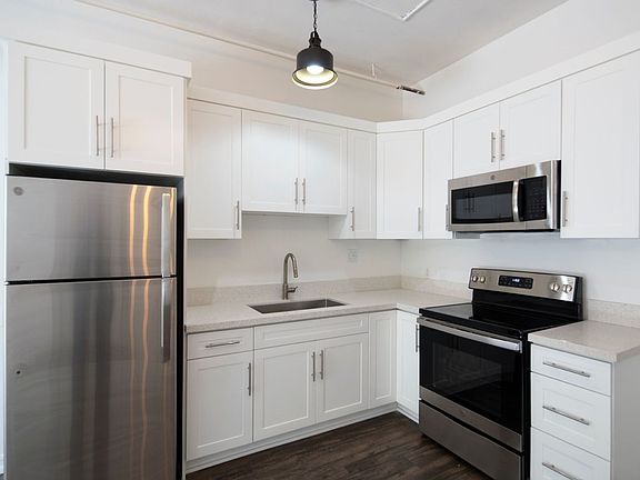 3rd image of 303-319 W Market St #103