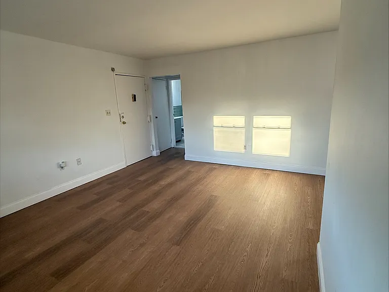289 Main St #14L — Photo 6