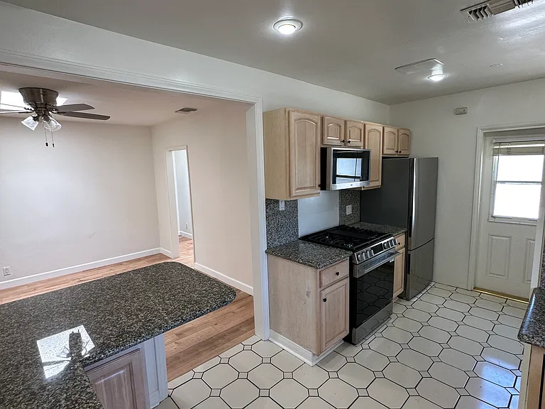 8060 Altavan Ave — Photo 11