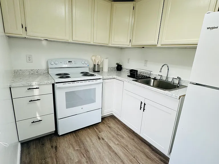 1225 N 900 E — Photo 1