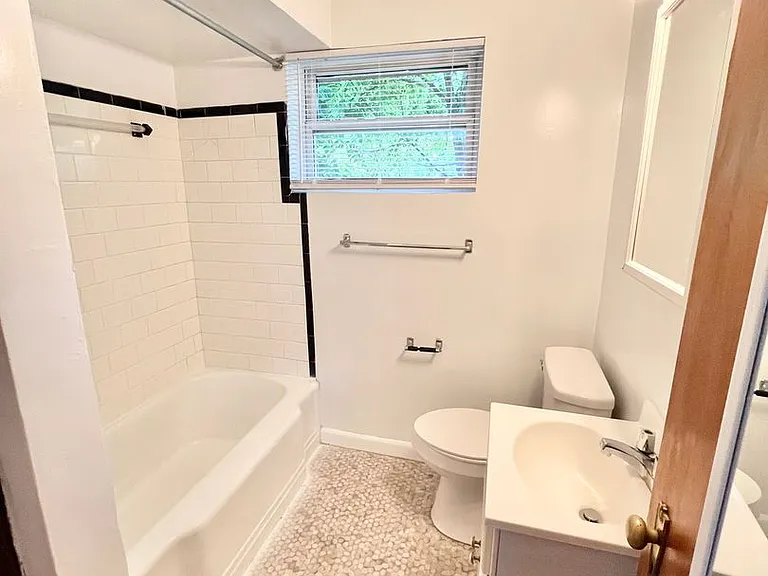 112 Shepherd Ave — Photo 17