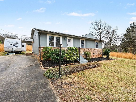 2nd image of 300 Lakewood Dr