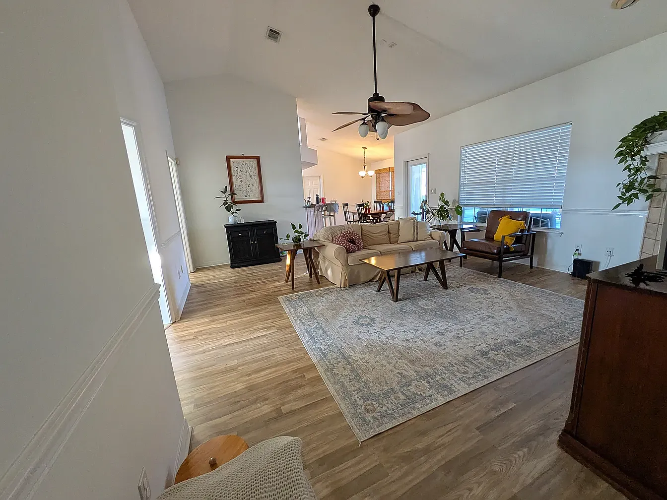 4 bed, 2066 sqft, $2,800 — Photo 3