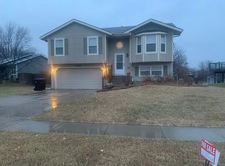 2629 SW Ancaster Rd, Topeka, KS 66614