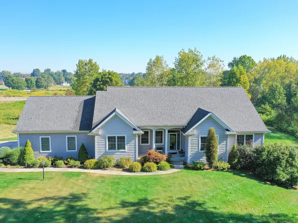 45 Longmeadow Ln, Niles, MI 49120