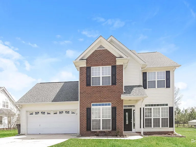 104 Lenox Ln — Photo 2