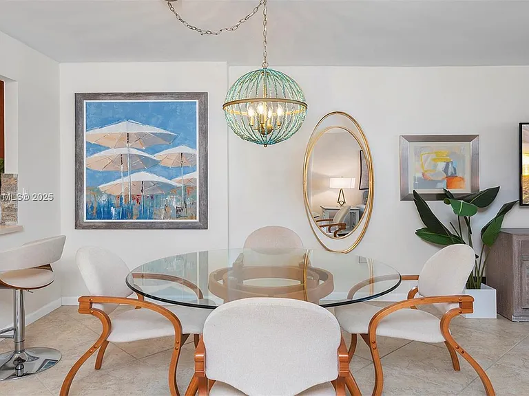 2301 Collins Ave #301 — Photo 5