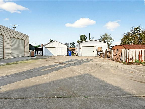 3rd image of 435 N Alta Avenue