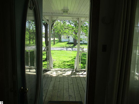 3rd image of 621 Wright St