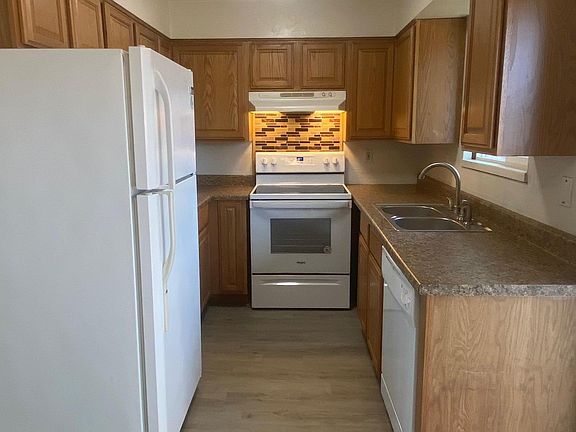 5th image of 863 Ellinor Ave