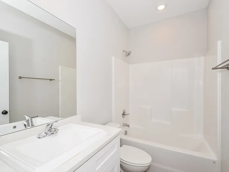 77 Laura Ct — Photo 14