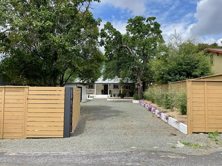 608 Baines Ave — Photo 7