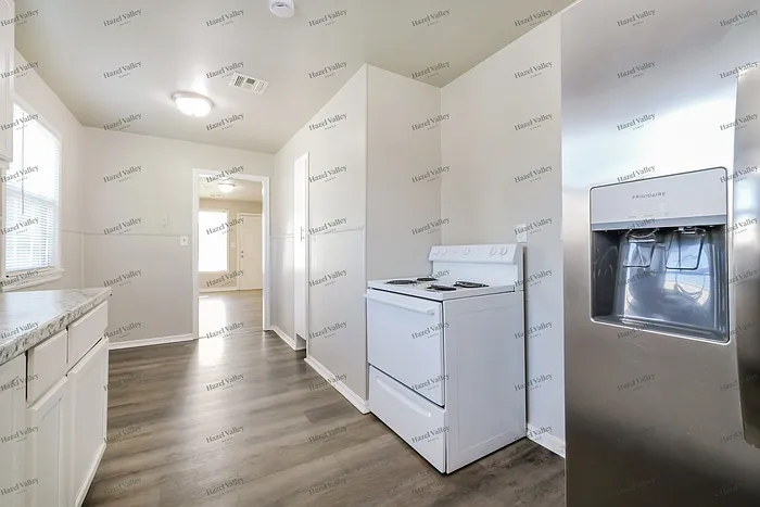1433 Maple Dr — Photo 5
