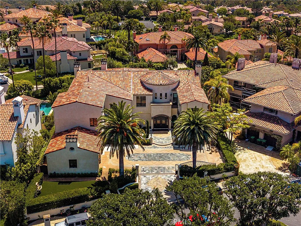 6 bed, 6.5 bath, 7500 sqft, $45,000 — Photo 3