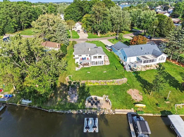 124 Claremont Cir, Brooklyn, MI 49230