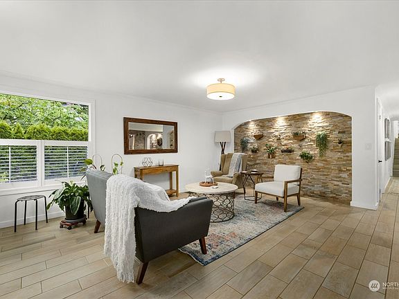 3rd image of 5006 NE 188th Street