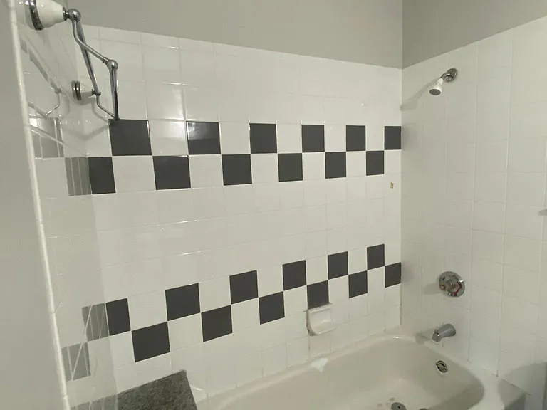 7624 Plantation Cir — Photo 12