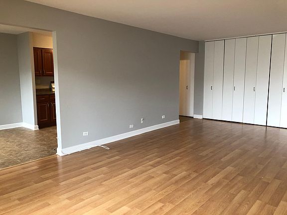 4th image of 1120 E Randville Dr