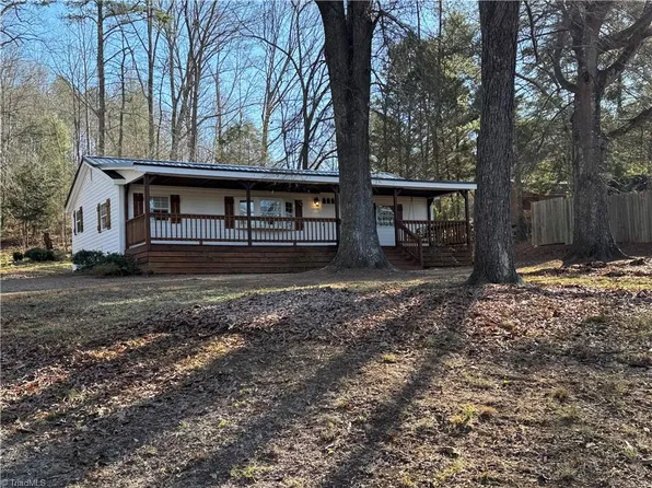 6839 Donnaha Rd, Tobaccoville, NC 27050