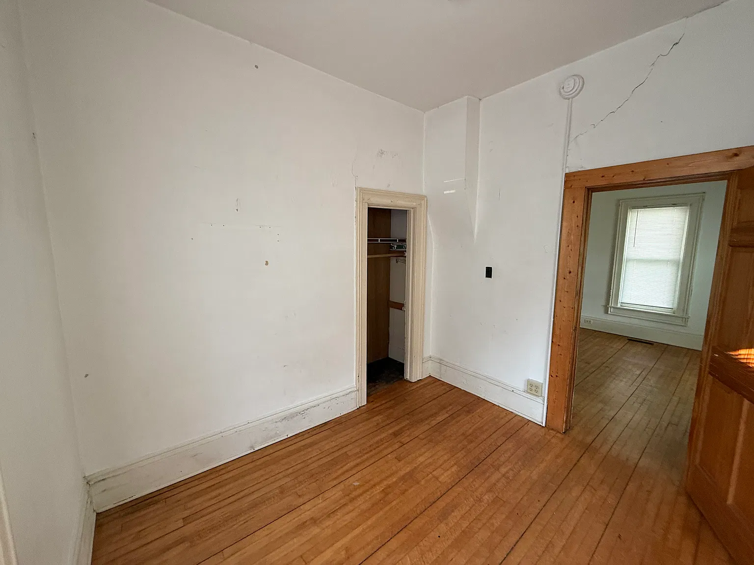 3 bed, 996 sqft, $375 — Photo 3