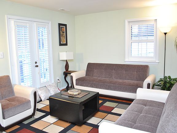3rd image of 4826 Bradley Blvd