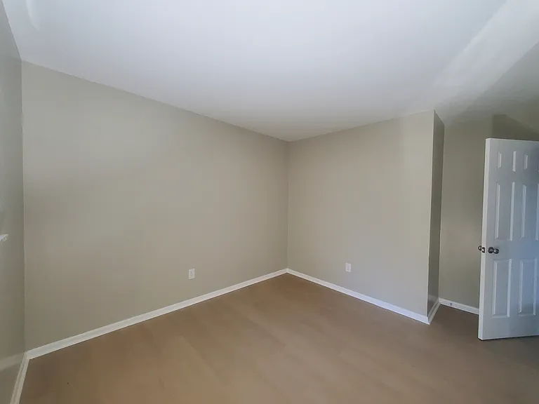 Medium bedroom