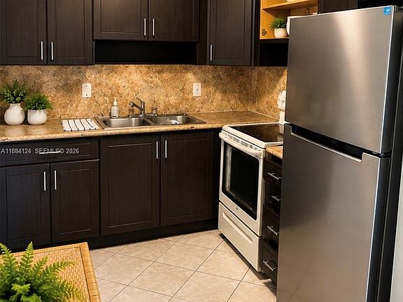 3rd image of 182 Markham Dr #182-I