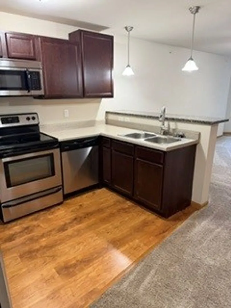 Fairway Glen Apartments — Photo 3