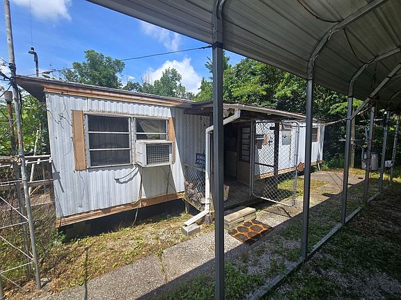 3rd image of 309 Charlie Neal Rd