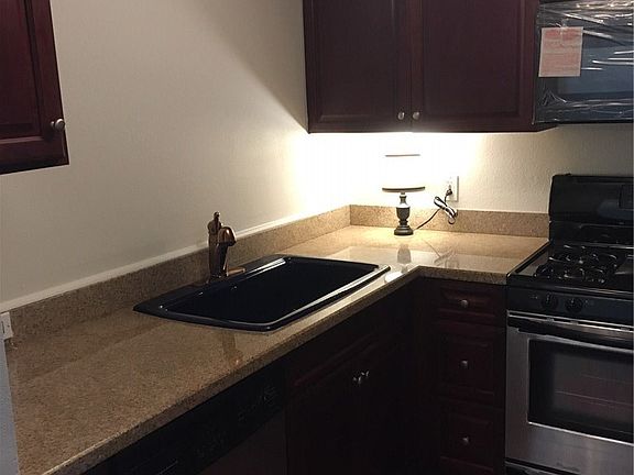3rd image of 5510 Owensmouth Ave APT 220