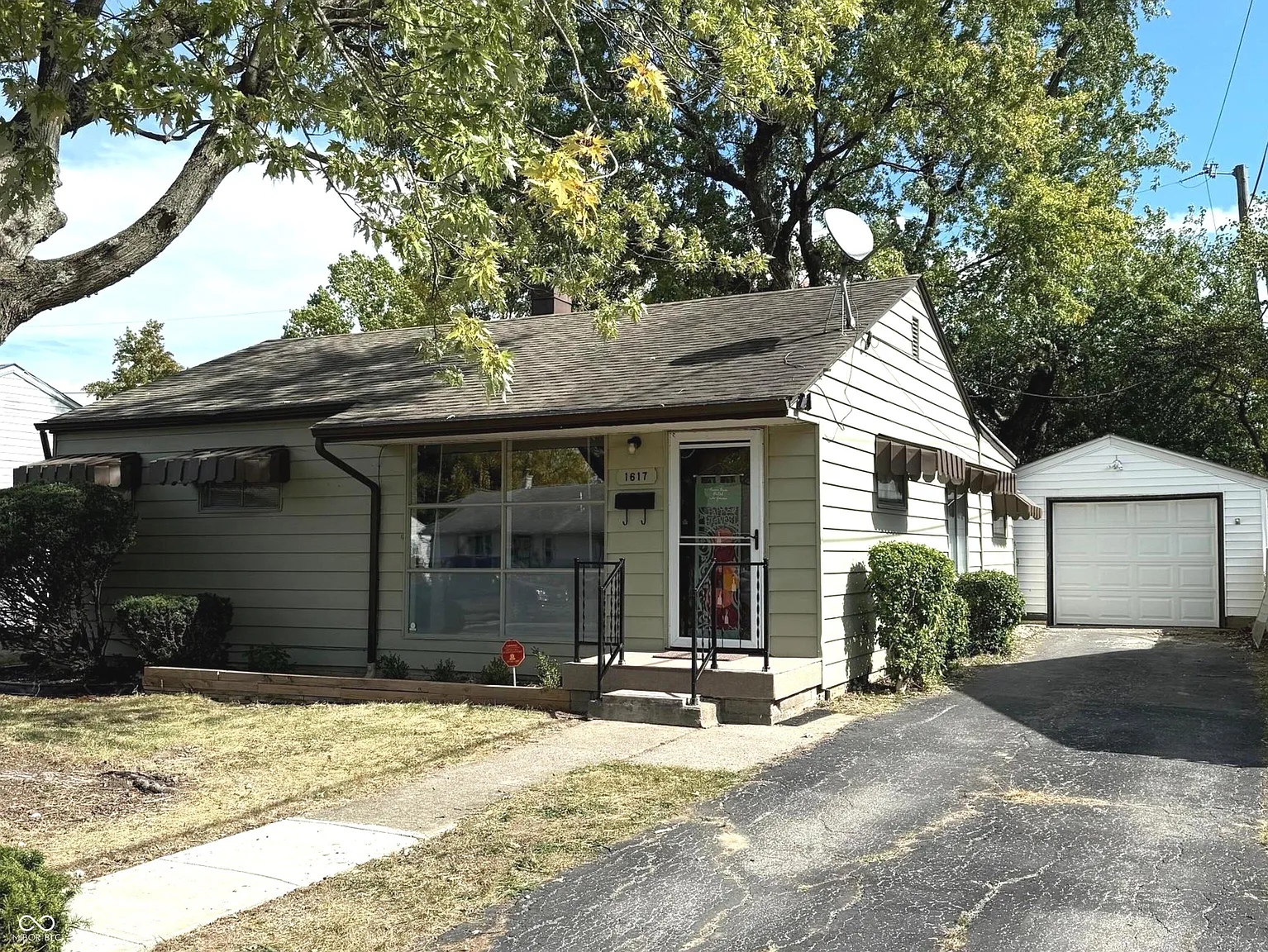 1617 N Hawthorne Ln photo 1