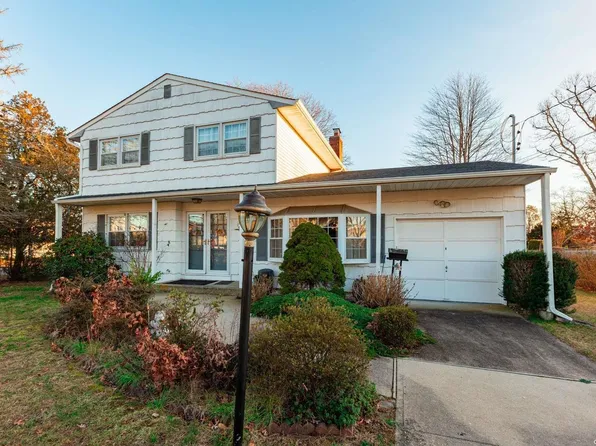 184 Ithaca Street, Bay Shore, NY 11706
