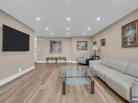 5th image of 300 Winston Dr APT 2523