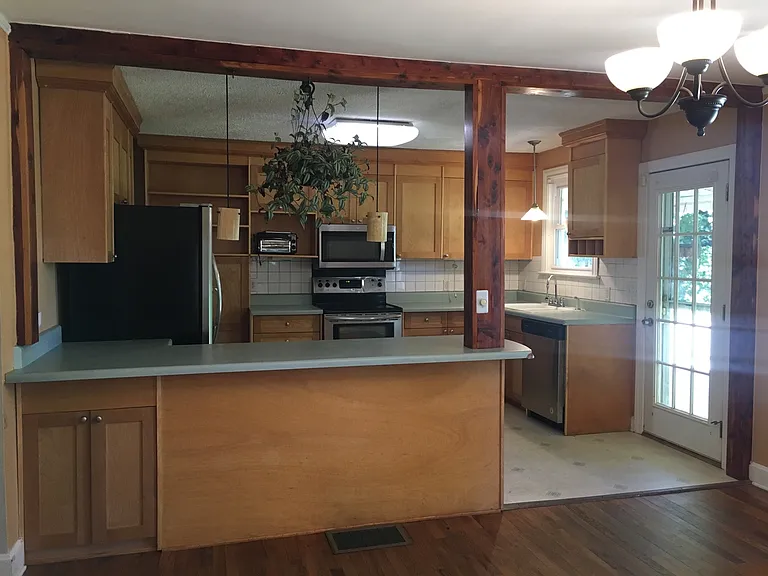 522 Grove Rd — Photo 4