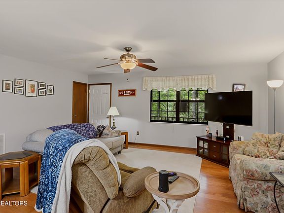5th image of 334 Pumpkin Hollow Rd