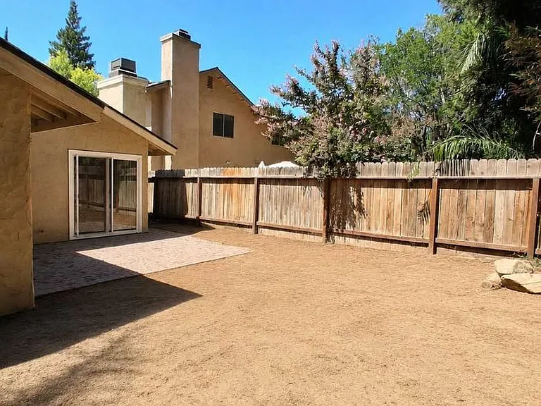 2068 W Magill Ave — Photo 17
