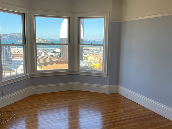 5th image of 930 Bay St APT 9
