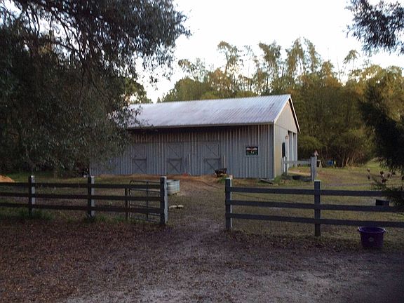 Built-up 4 stall barn 